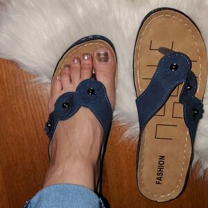 Faux Leather Blue Flower Flip Flops 💙